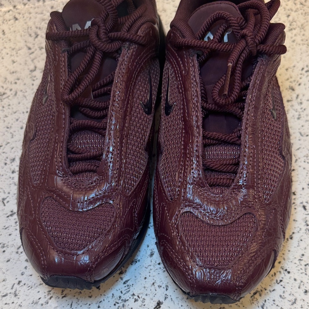 Nike Low-Top Maroon Athletic Sneakers - Picture 13 of 16